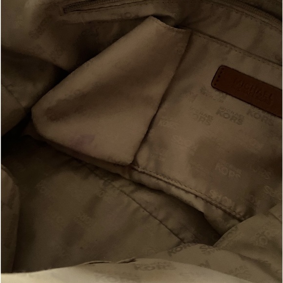 Large Michael Kors Studded Uptown Astor Tote Hobo Satchel. Silver tone hardware - Picture 6 of 8